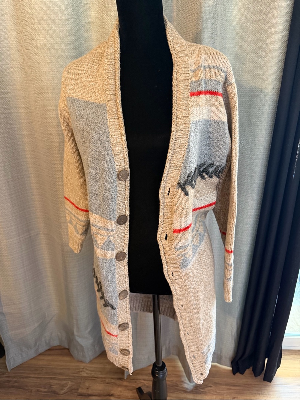POL Beige & Gray Patterned Long Cardigan with Red Accents - Picture 4 of 8